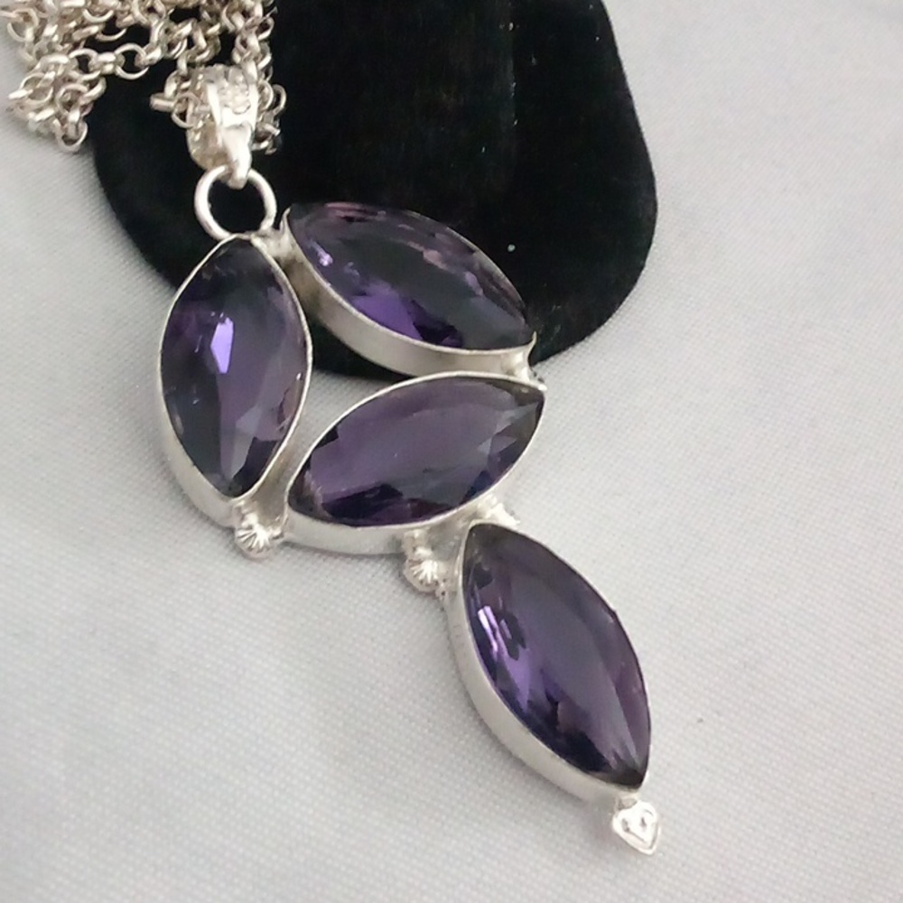 Big sparkling lab amethyst cocktail pendant 🌹